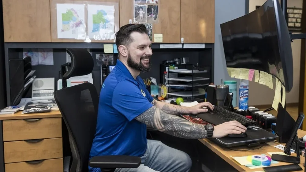 Eastland dispatcher smiling while working at his desk